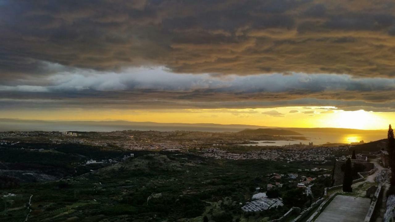 Apartment Orange Klis Екстериор снимка